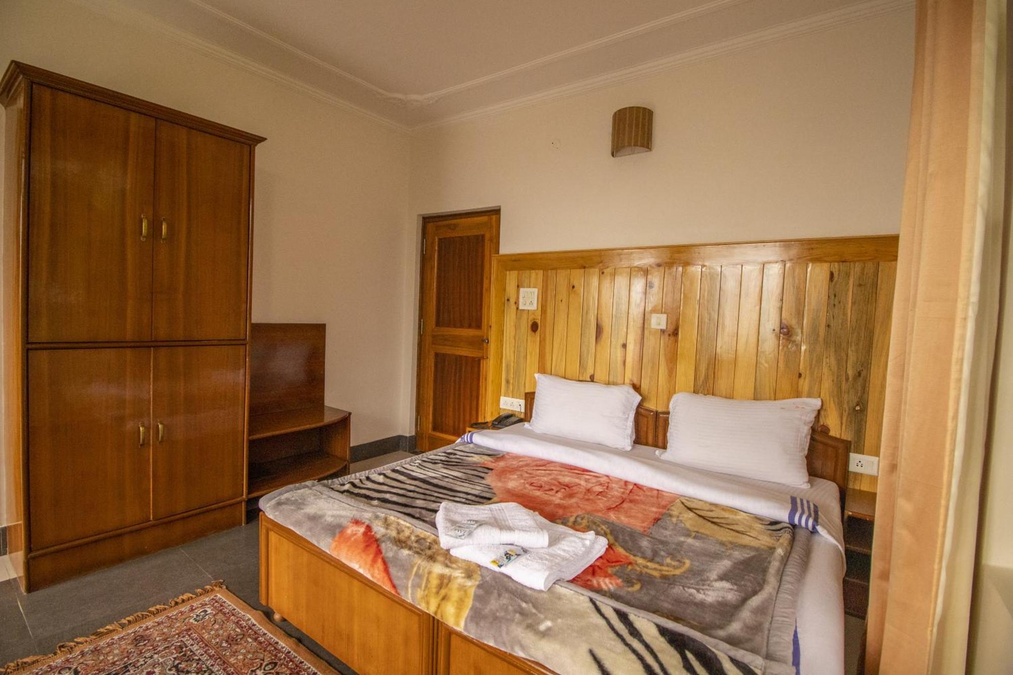 Wow Stayz2 Hotel The Lodge Dharamshala Exterior photo