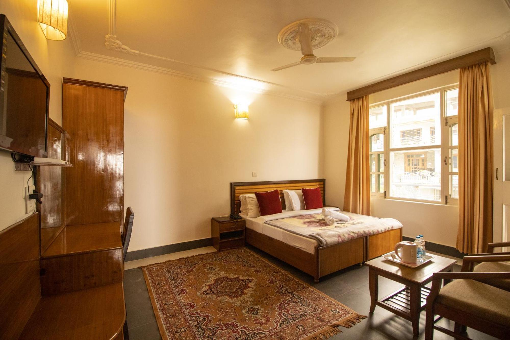 Wow Stayz2 Hotel The Lodge Dharamshala Exterior photo
