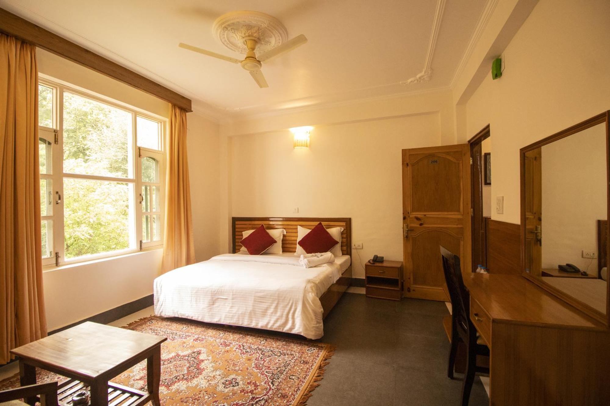 Wow Stayz2 Hotel The Lodge Dharamshala Exterior photo