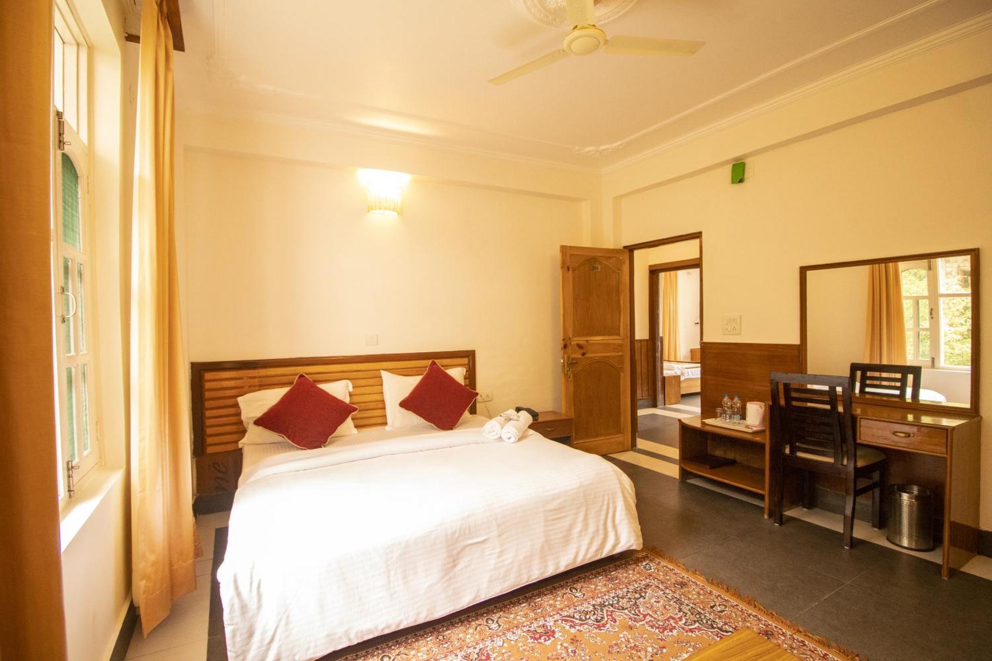 Wow Stayz2 Hotel The Lodge Dharamshala Exterior photo