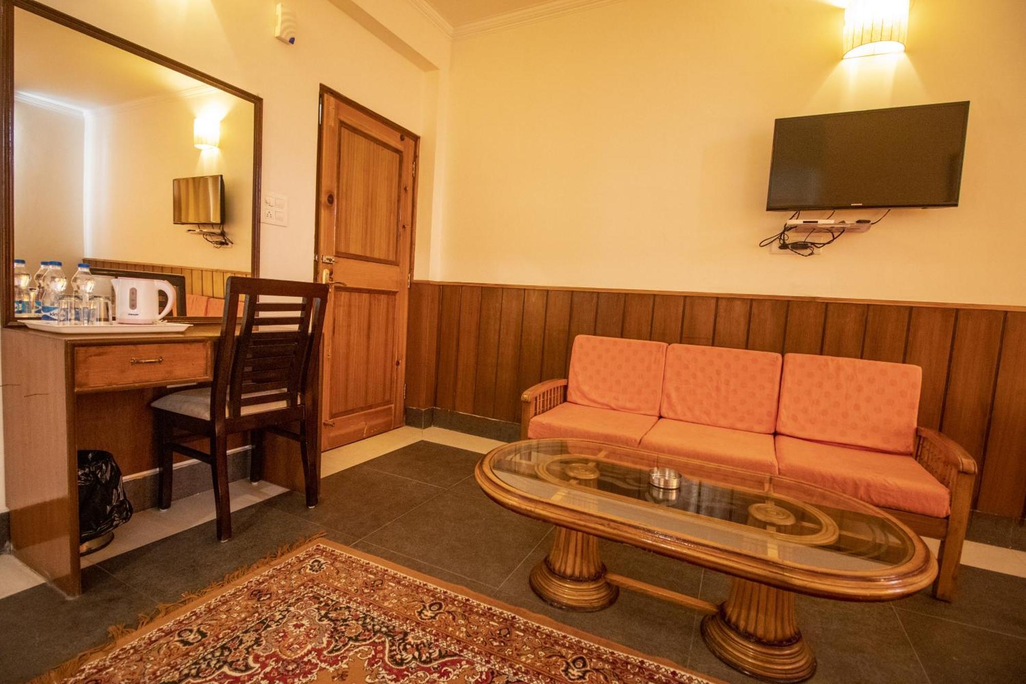 Wow Stayz2 Hotel The Lodge Dharamshala Exterior photo