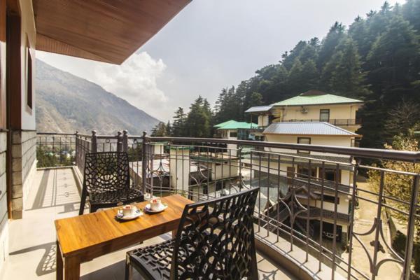 Wow Stayz2 Hotel The Lodge Dharamshala Exterior photo