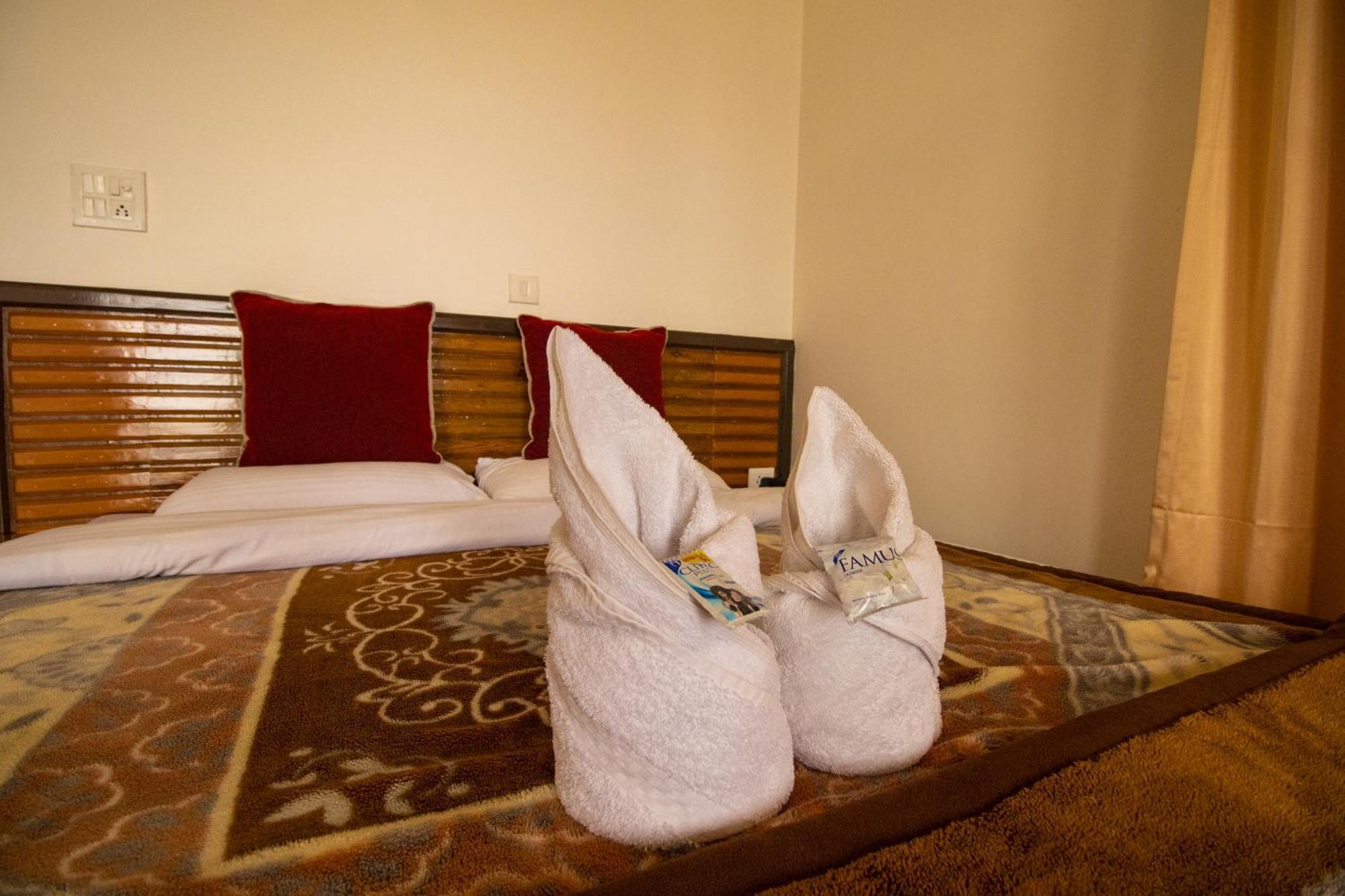 Wow Stayz2 Hotel The Lodge Dharamshala Exterior photo
