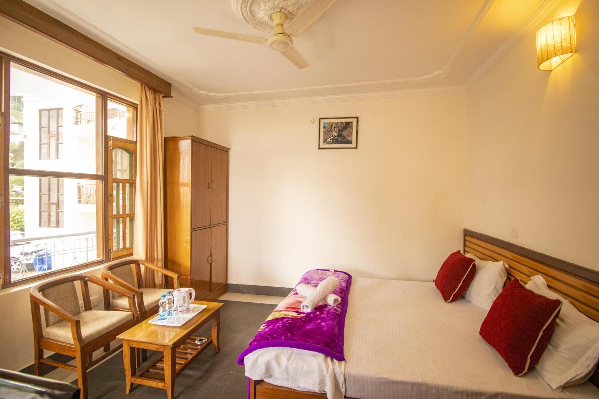 Wow Stayz2 Hotel The Lodge Dharamshala Exterior photo